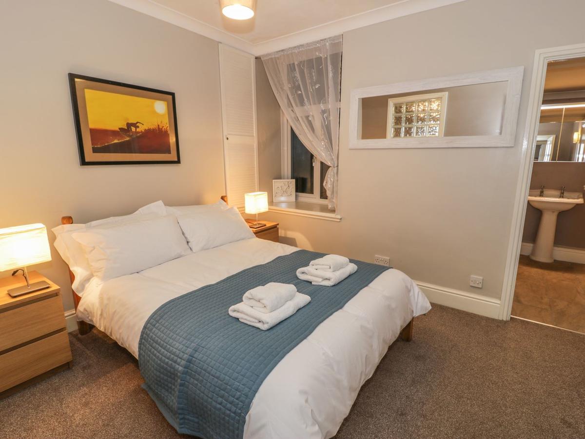 Seaview Apartment Бармут Екстериор снимка